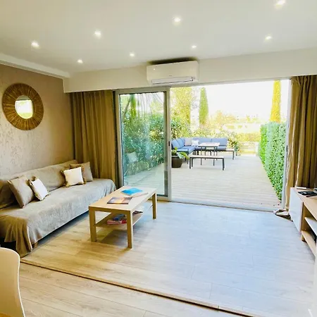 Appartement La Siesta 6 Personnes Bord De Et Piscine, Terrasse De 30m2