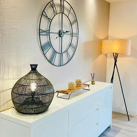 Apartment La Siesta 6 Personnes Bord De Et Piscine, Terrasse De 30m2 *