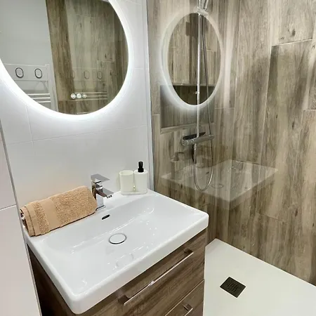 La Siesta 6 Personnes Bord De Et Piscine, Terrasse De 30m2 アパート ガッサン